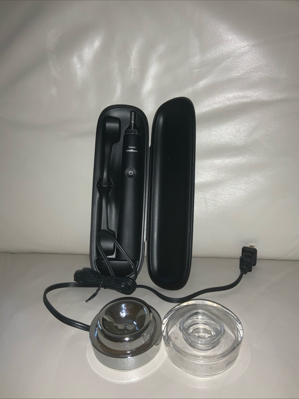 Philips Sonicare Diamond Clean Toothbrush, Black. No brush heads. Charger & case